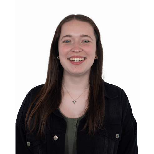 Mia is a digital marketing assistant at LoudLocal who has a role in social media