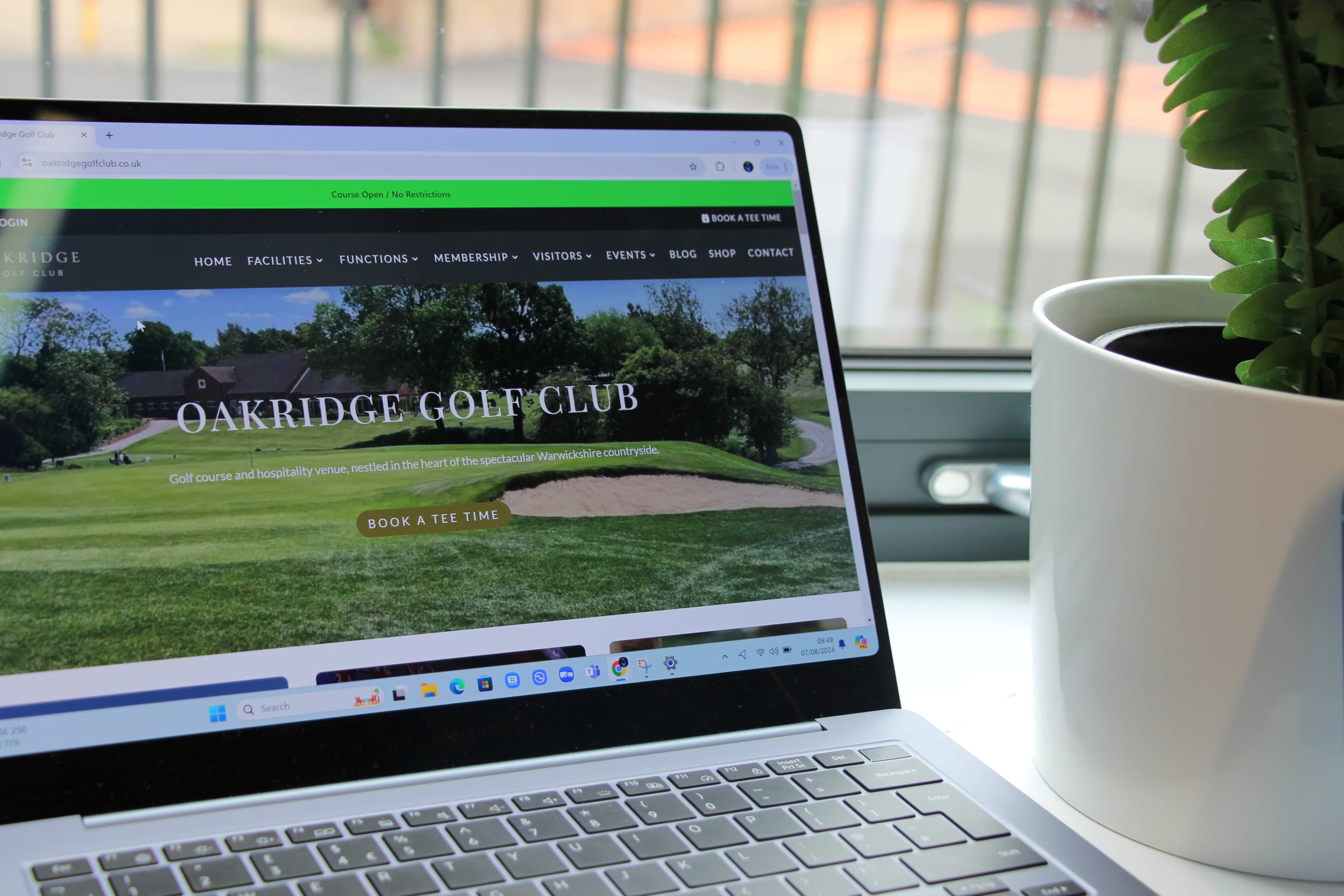 An image of a website from one of our clients, Oakridge Golf Club, displaying one of their site page to show the page is optimised for user experience.